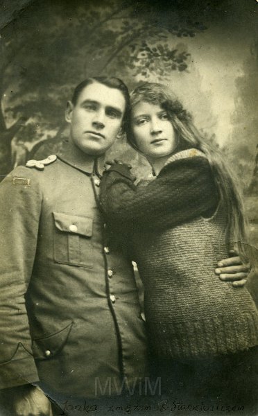 KKE 4947.jpg - Fot. Portret. Janina Stankiewicz (z domu Strumiłło) – siostra Jadwigi Rapackiej (z domu Strumiłło) z mężem R. Stankiewiczem, lata 30-te XX wieku.
